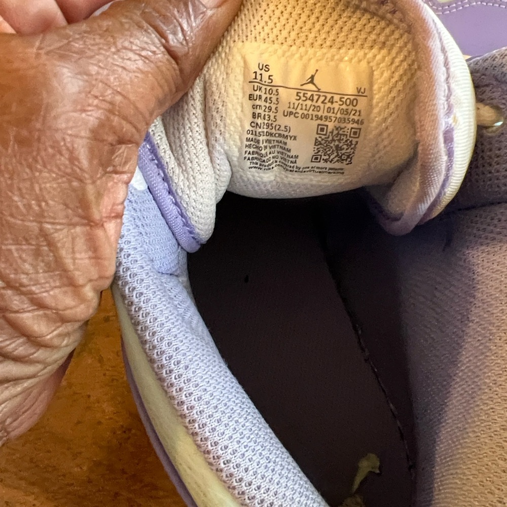 Nike Air Jordan - Picture 2 of 10